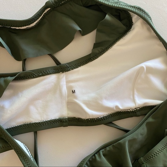NWOT Cupshe White Ruffle Wrap Side Bikini Top Green, Size Medium - Picture 2 of 4
